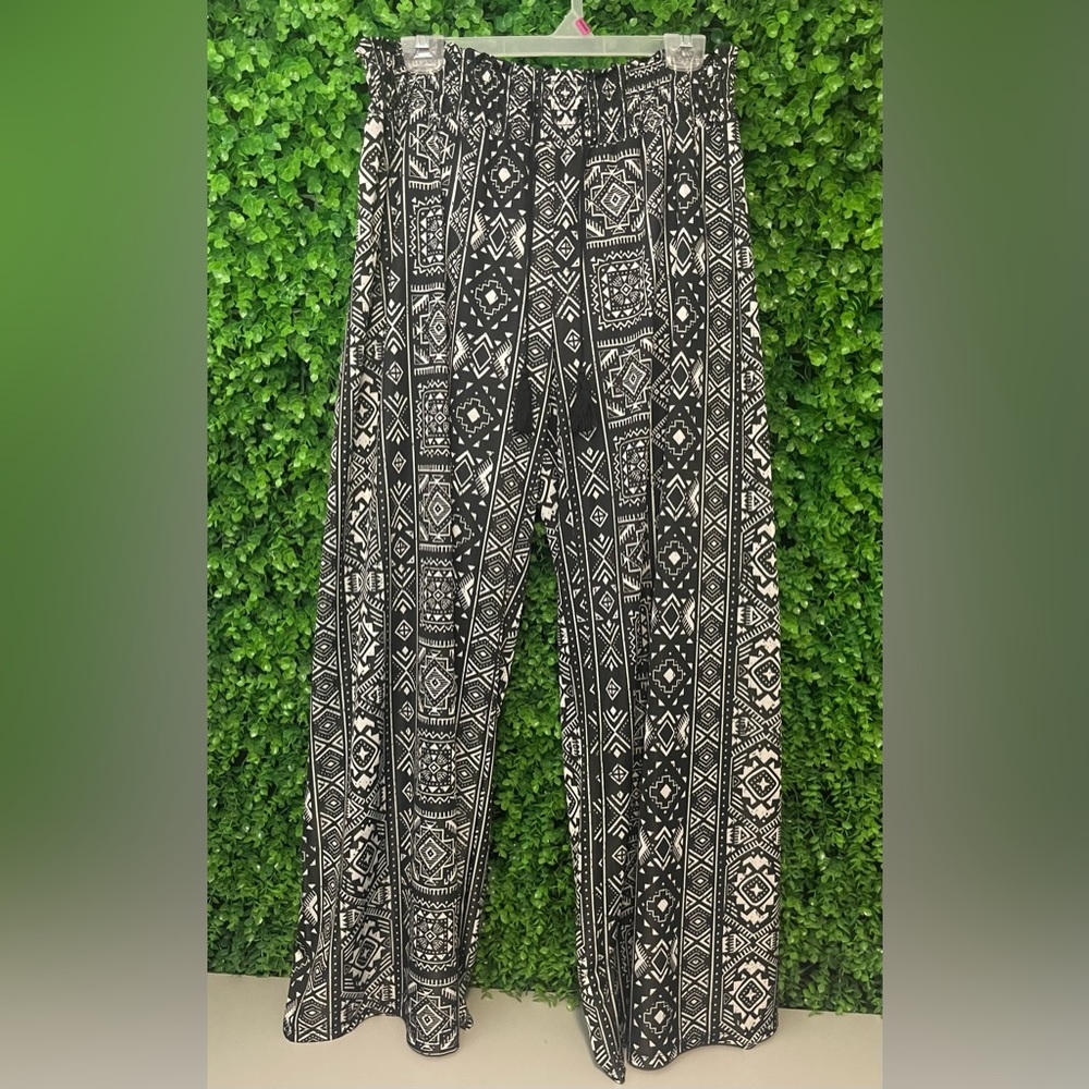 West Loop Women's Large Palazzo Pants Black and White Aztec like NWT - Picture 3 of 11